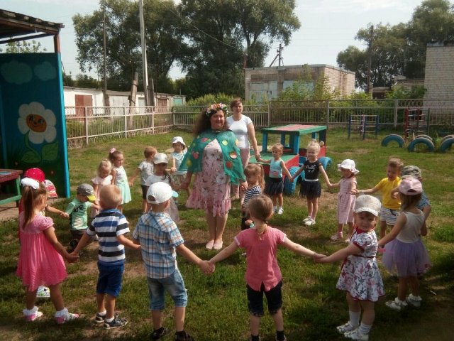 В детском саду "Малышок" отпраздновали Яблочный Спас весело и с размахом